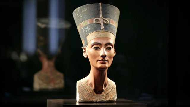 Busten af dronning Nefertiti er uden tvivl hovedstykket på Neues Museum på Museumsinsel.