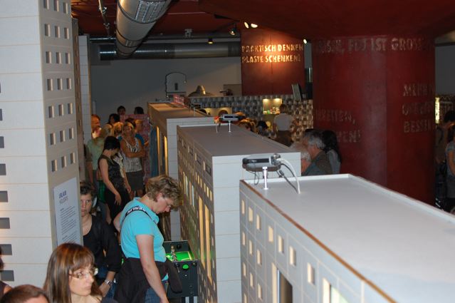 På DDR-Museum myldrer det med mennesker, der går på opdagelse i en klart defineret historie, som føles vedkommende for ganske mange mennesker.