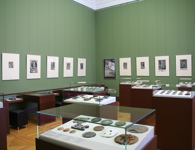 På Bode Museum kan man nemt køre træt i de enorme samlinger,  der er udstillet. Tilsvarende gælder også Neues Museum og Altes Museum, hvor jeg ofte var alene i de store sale med montre efter montre.