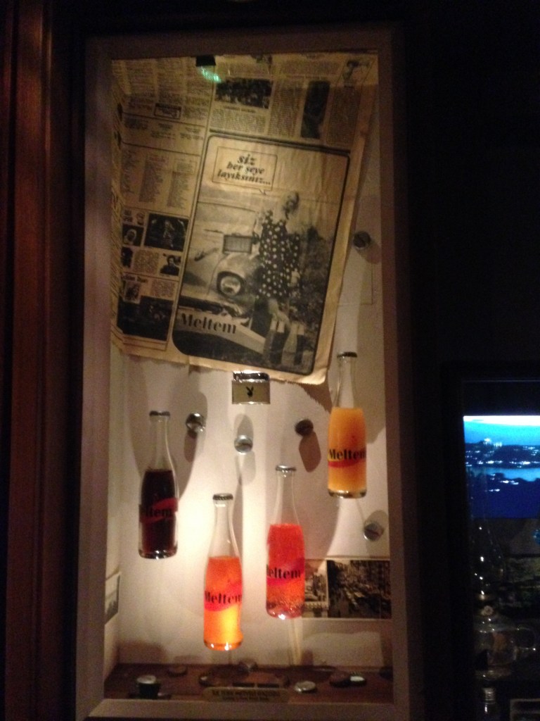 Montre med historien om den lokale Meltem sodavand, som en initiativrig forretningsmand forsøgt at gøre populær, som et alternativ til de amerikanske brands.